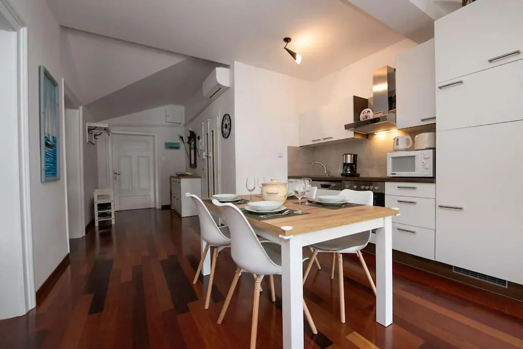 Villa Mascagni Modern Seaview Appartment Abbázia